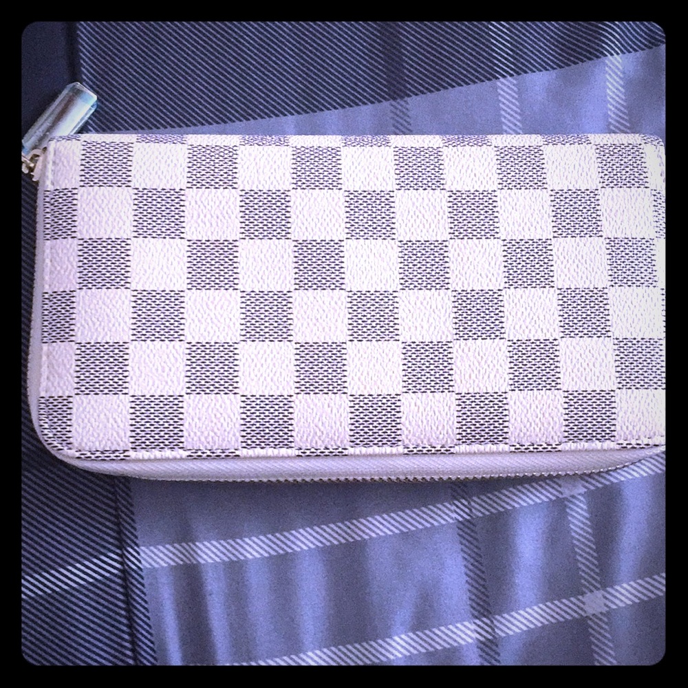 NWOT Checkered wallet